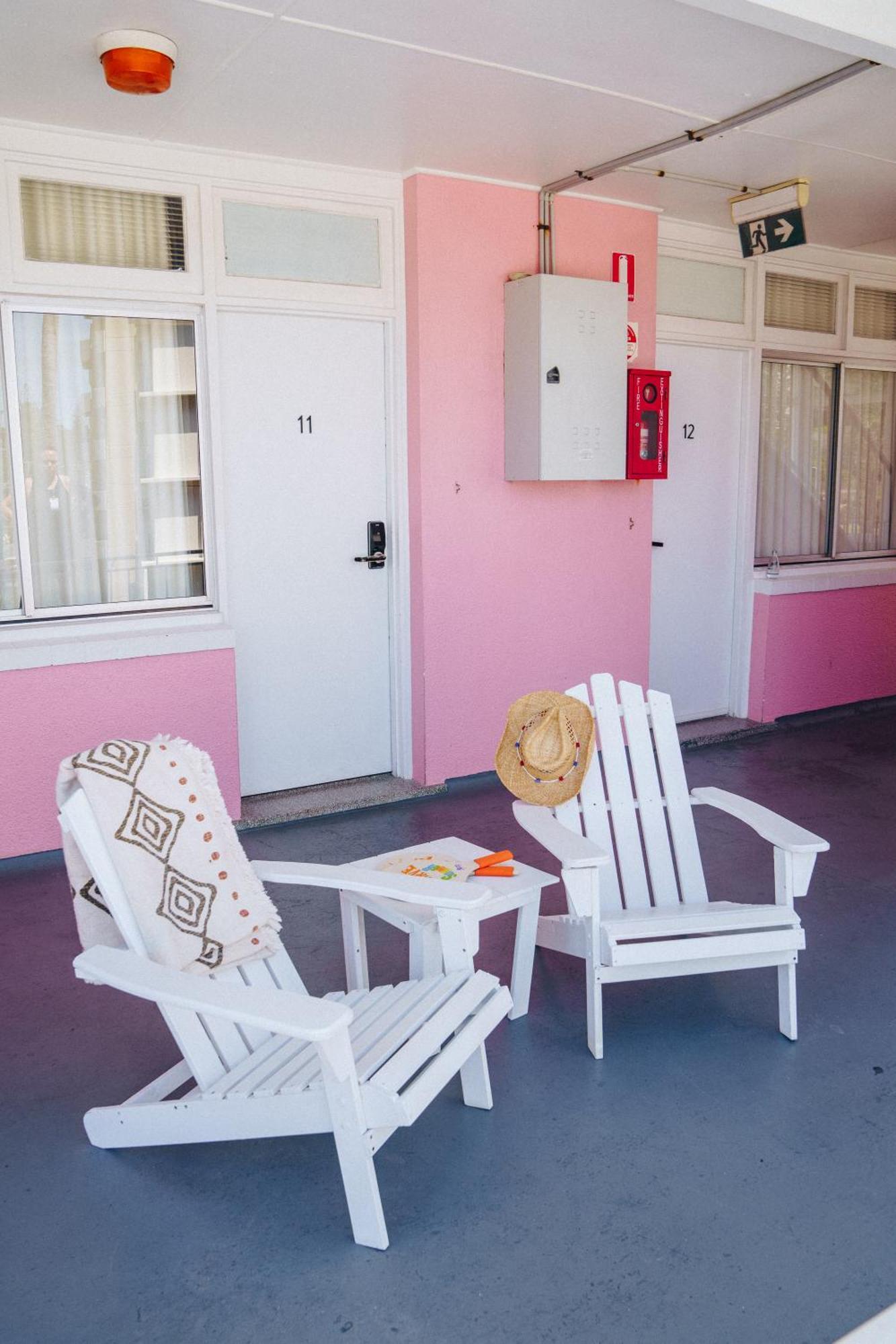 The Pink Hotel Coolangatta Gold Coast Esterno foto