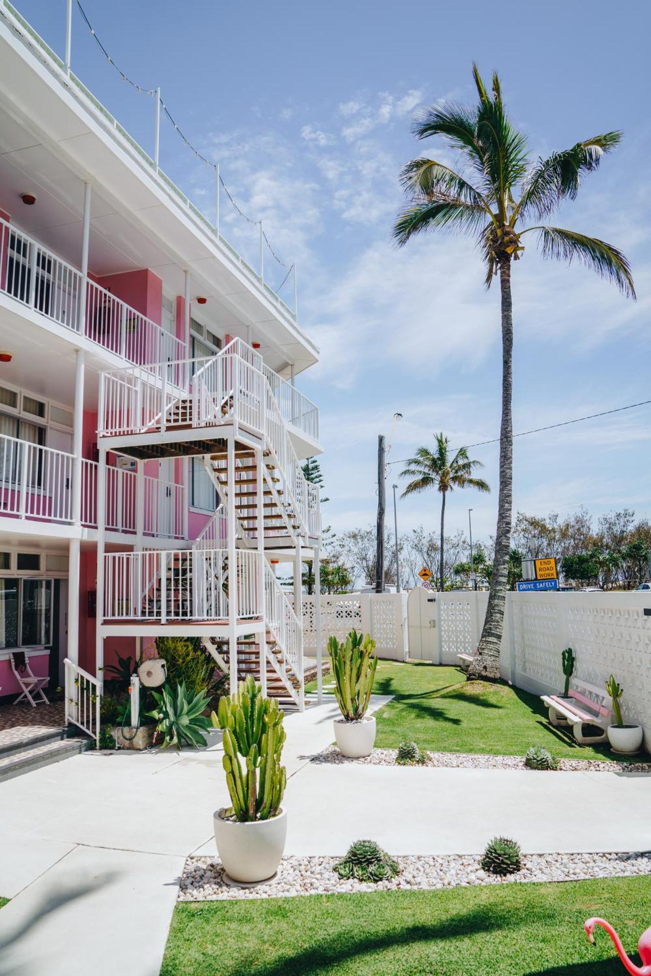 The Pink Hotel Coolangatta Gold Coast Esterno foto