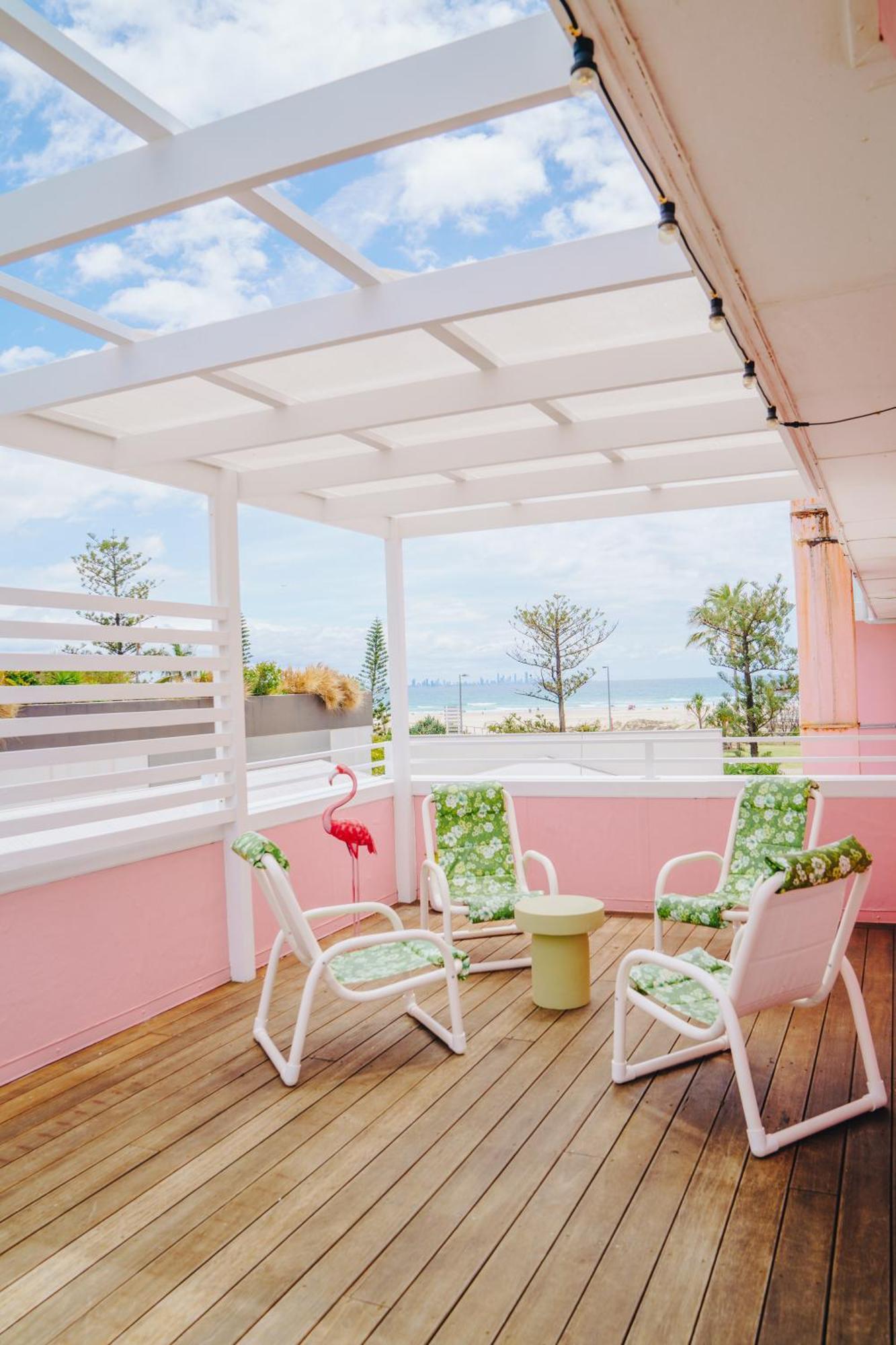 The Pink Hotel Coolangatta Gold Coast Esterno foto