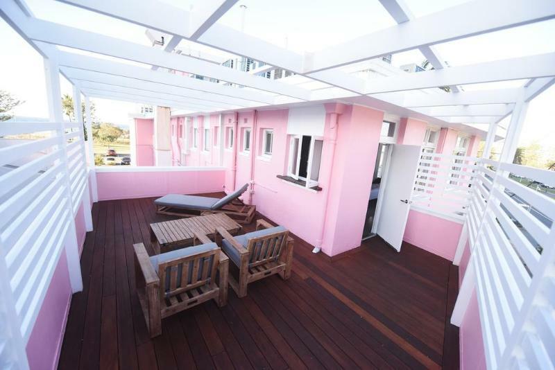 The Pink Hotel Coolangatta Gold Coast Esterno foto